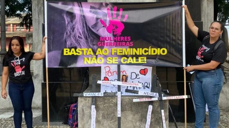 Ato em Camburi usa sapatos vazios para dar rosto às vítimas de feminicídio