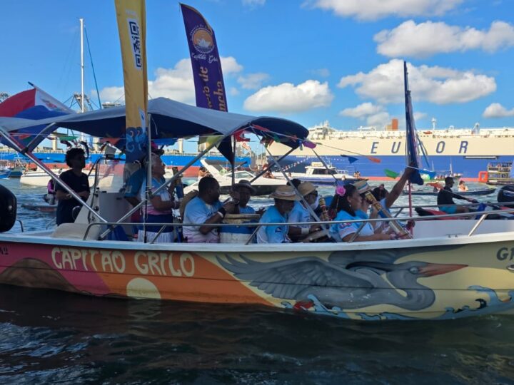 Fé toma conta da Baía de Vitória na tradicional Procissão Marítima de São Pedro