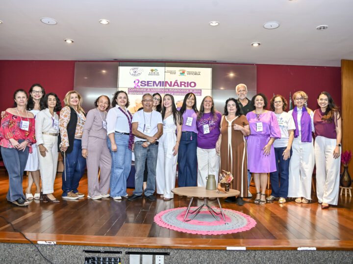 Vitória reforça proteção aos idosos contra golpes digitais durante programação do Junho Violeta