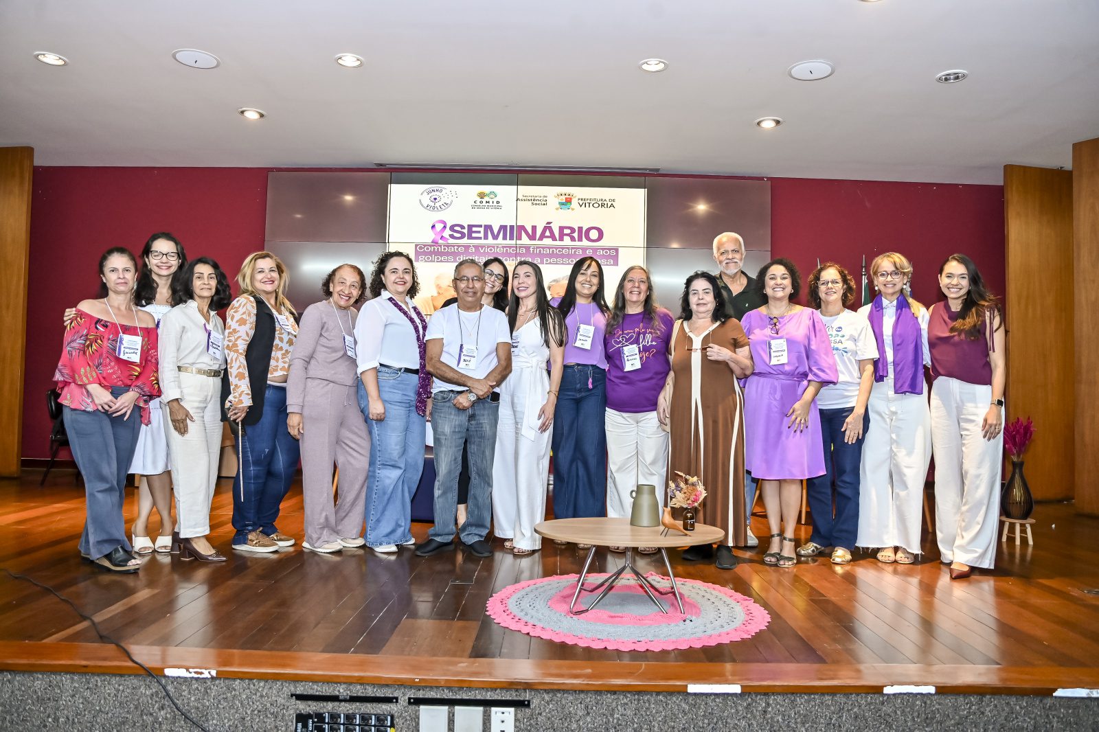 Vitória reforça proteção aos idosos contra golpes digitais durante programação do Junho Violeta