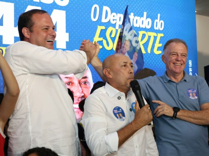 Com Dr. Victor Linhalis, Ferraço e Casagrande, Anadelso lança candidatura com palanque de peso