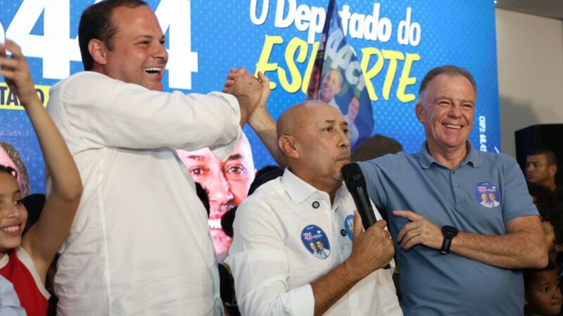 Com Dr. Victor Linhalis, Ferraço e Casagrande, Anadelso lança candidatura com palanque de peso
