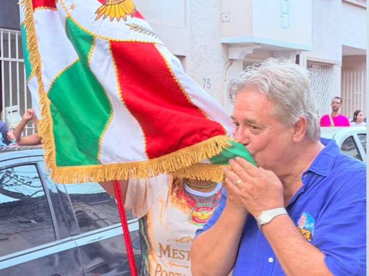 Luiz Paulo participa do desfile de rua da Jucutuquara e revive sua contribuição para o Carnaval de Vitória