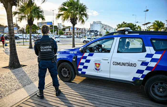 Adolescente foge a nado depois de furtar bicicleta e acaba apreendido pela Guarda de Vitória