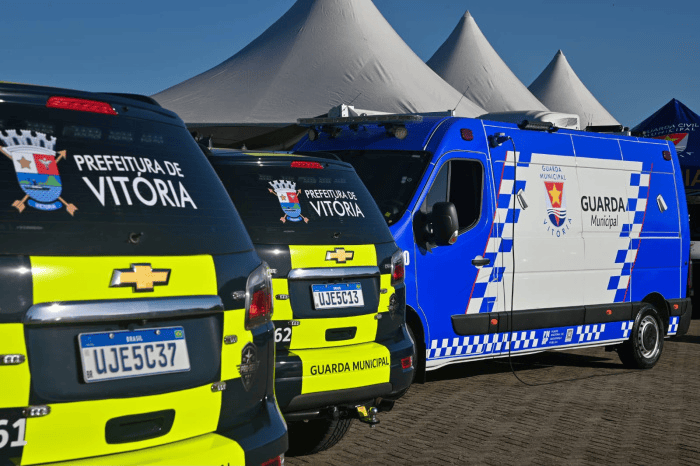 Guarda de Vitória recebe novas viaturas, motocicletas e 180 pistolas para reforçar segurança
