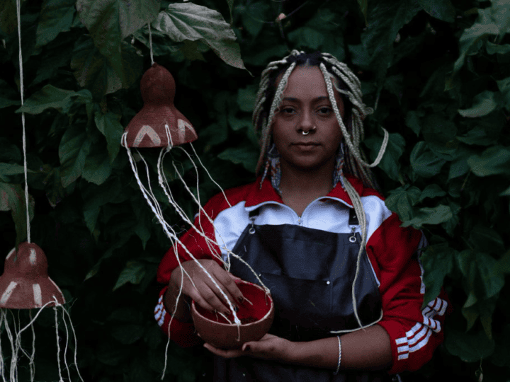 Ione Reis leva memórias afro-indígenas à Galeria Homero Massena