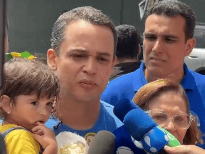 Pazolini vota em Vitória e defende respeito à democracia no dia da eleição