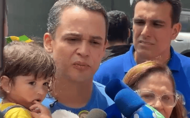Pazolini vota em Vitória e defende respeito à democracia no dia da eleição