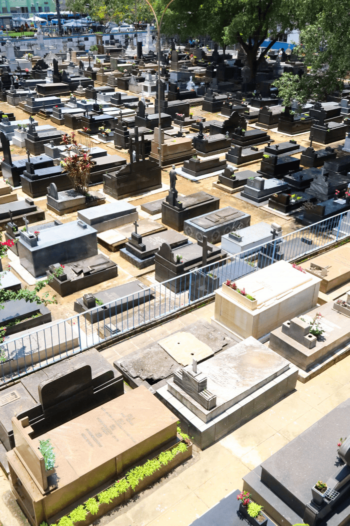 Vitória reforça serviços nos cemitérios para o Dia de Finados