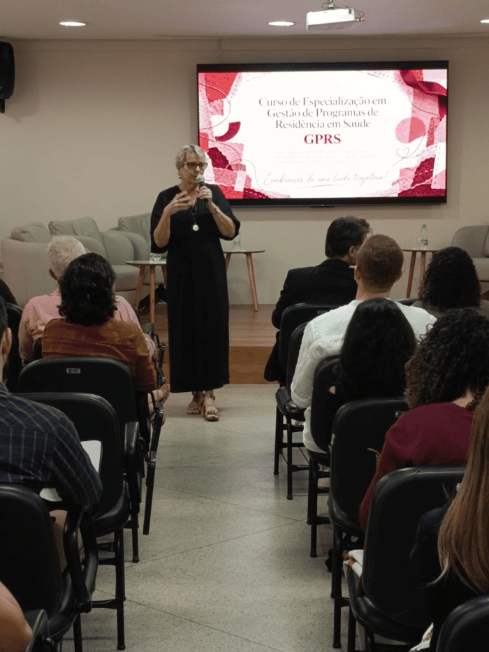 Vitória reúne profissionais em encontro regional de formação para o SUS