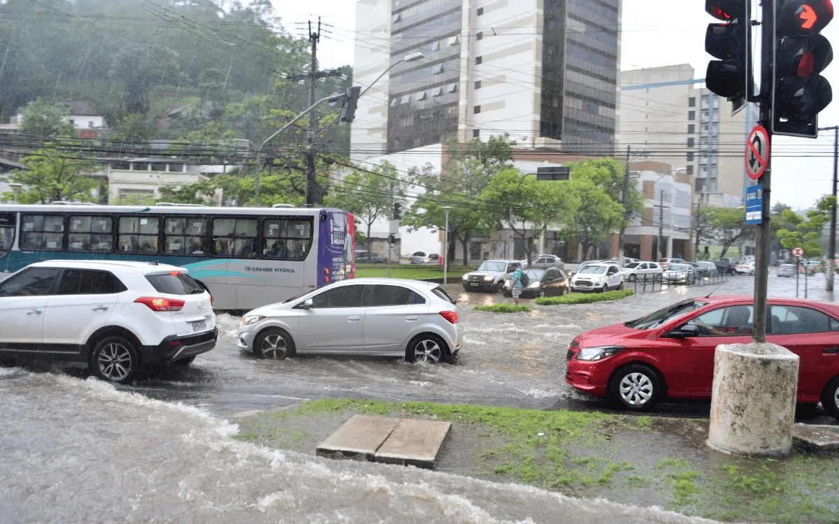 Vitória supera chuva de todo mês de outubro em cinco dias