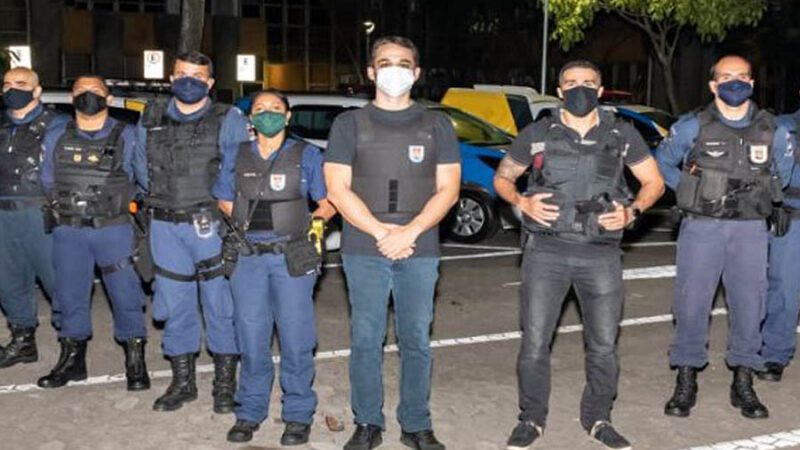 Prefeito e secretário de Segurança Urbana fazem operação em Vitória