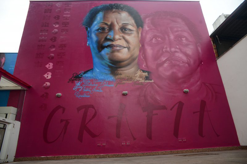 Mucane recebe retratos de pessoas comuns em novos murais e mostra representatividade