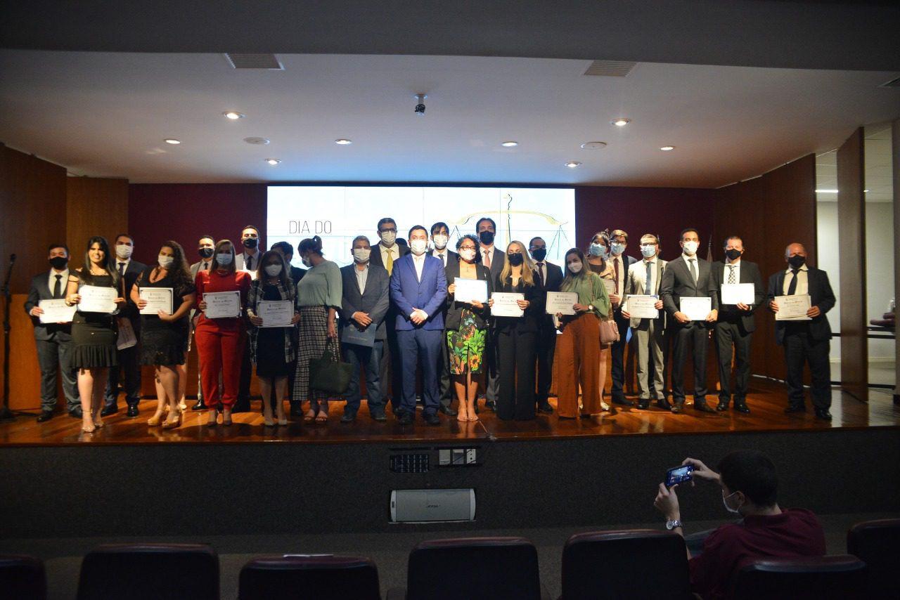 Sessão Solene marca homenagem a mais de 100 juristas no Dia do Advogado