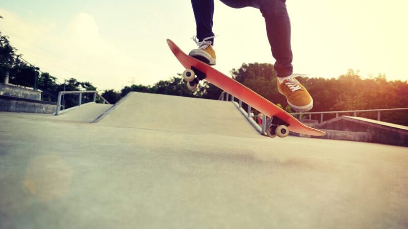 Casa da Juventude promove oficinas de colar, skate e festival para jovens