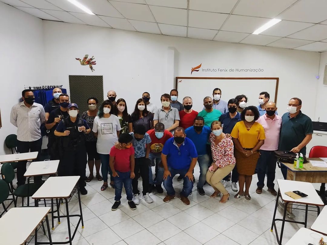 Liderança comunitária do Centro de Vitória participa de debate sobre segurança no Instituto Fenix