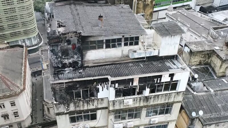 Prédio atingido por incêndio no Centro de Vitória estava com vistoria em dia