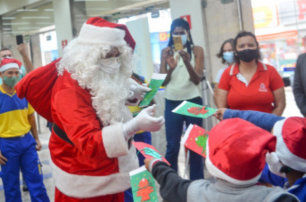 Pazolini participa de abertura da campanha Papai Noel dos Correios