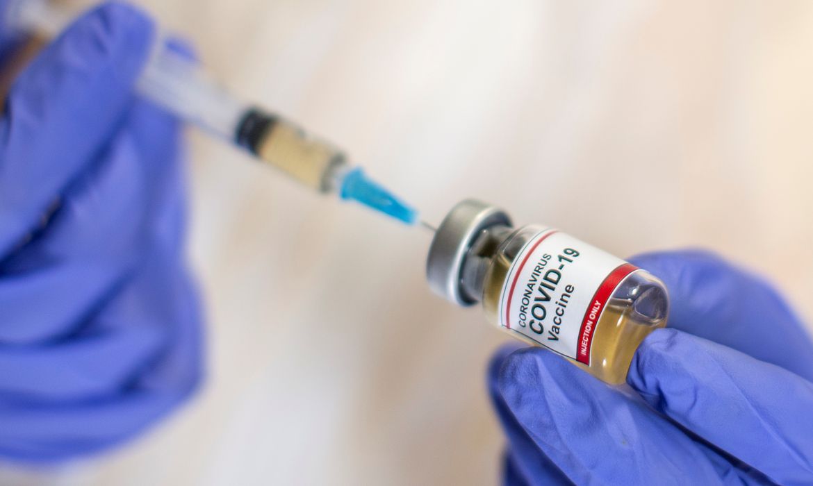 Vitória vacina adolescentes contra Covid, HPV e Meningite