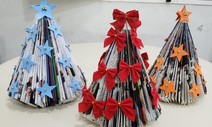 Biblioteca Adelpho Poli Monjardim promove oficina de “Confecção de Árvores de Natal”