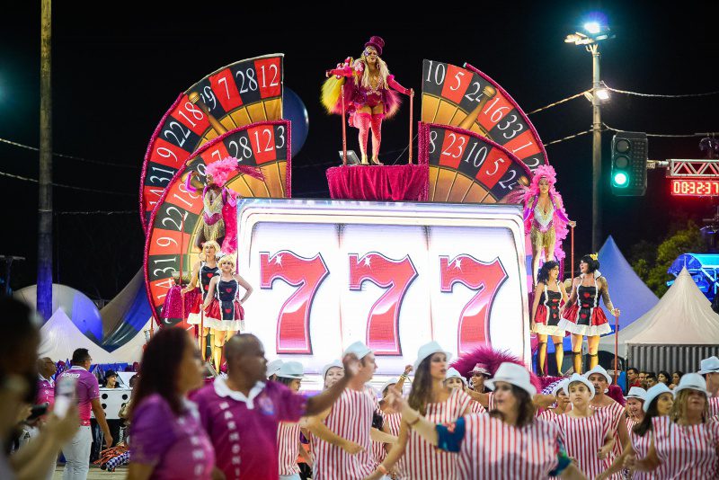 Confira as escolas campeãs do carnaval de Vitória