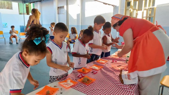 Crianças de creche do Centro de Vitória participaram de oficina culinária