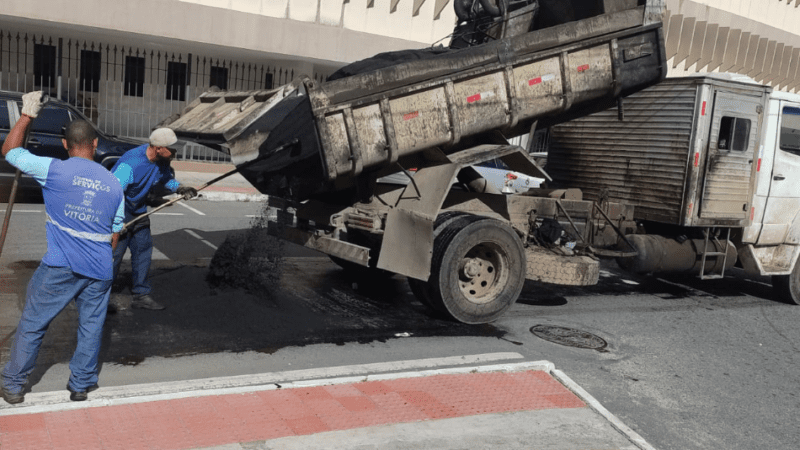 A Central 1, recupera asfalto com demandas de tapa buraco no Centro de Vitória