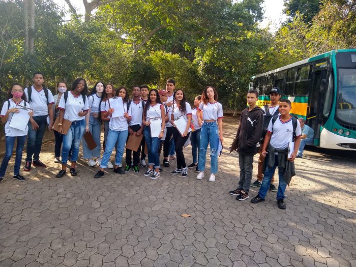 Estudantes aprendem sobre sustentabilidade e preservação no Parque da Fonte Grande
