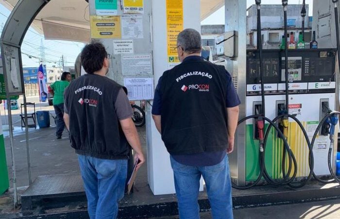 Procon Vitória fiscaliza postos de gasolina por preços praticados após a redução do ICMS