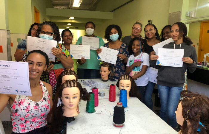 Workshop de trança nagô para mulheres é caminho para geração de renda