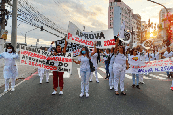 Enfermeiros se reúnem ara novo protesto nesta sexta, após decisão do STF