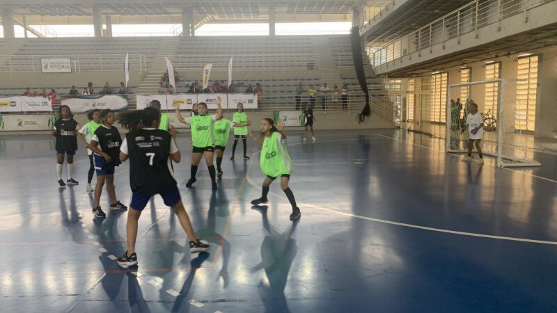 Jemvi conhece as escolas campeãs de handebol em quatro finais disputadas em Vitória