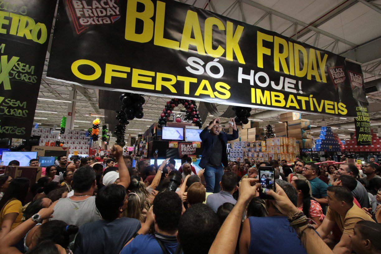 Consumidores são alertados em cartilhas para promoções na Black Friday