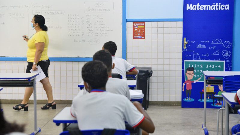 Vitória concede progressão aos servidores da Educação