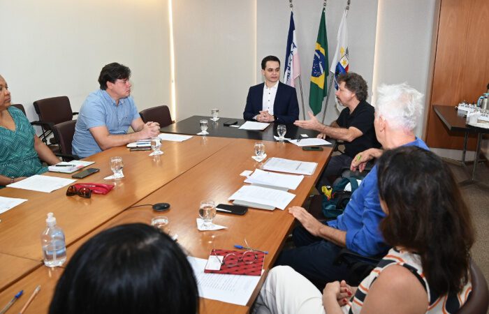 Prefeito de Vitória se reúne com especialistas para dialogar sobre Regularização Fundiária