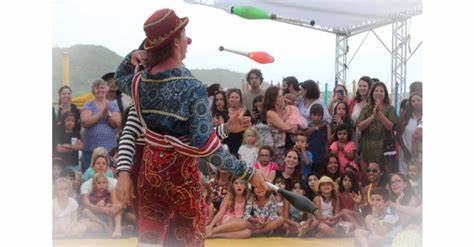 Este domingo é dia de circo para a criançada na Arena Verão na praia de Camburi