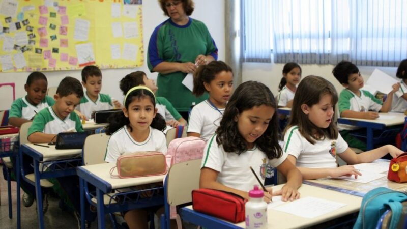 Prefeitura nomeia 81 profissionais para atuar na rede de ensino da capital