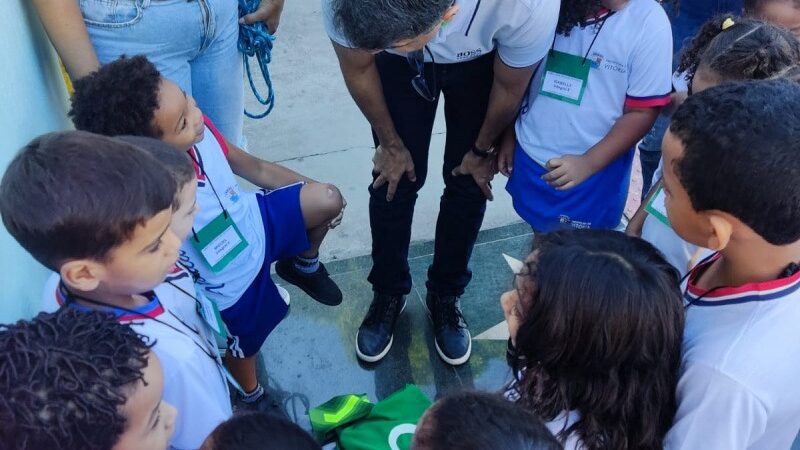 Alunos de Jesus de Nazareth visitam a calçada da fama do esporte capixaba