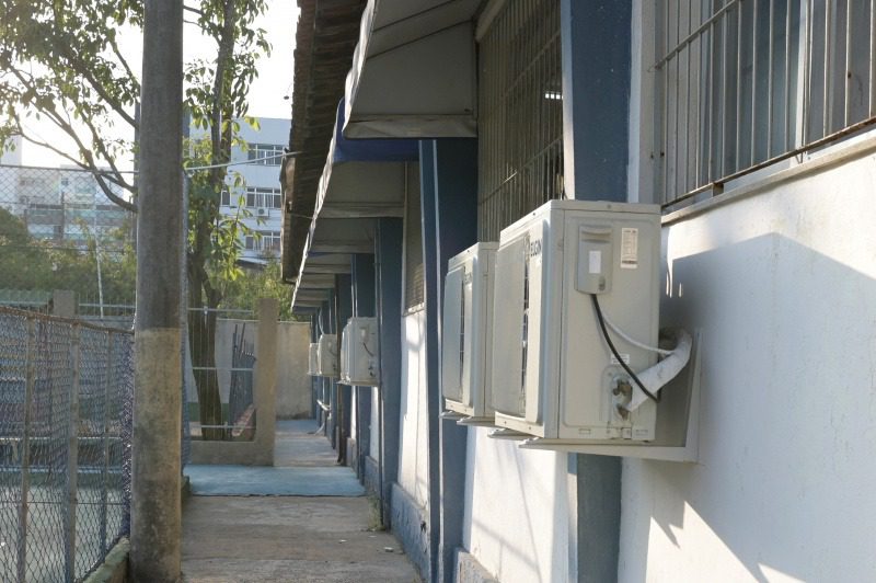 Escola em Jardim Camburi ganha nova rede elétrica e climatização