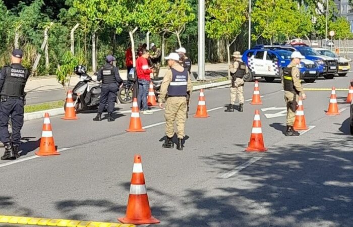 Guarda Municipal fiscaliza motocicletas na campanha Maio Amarelo