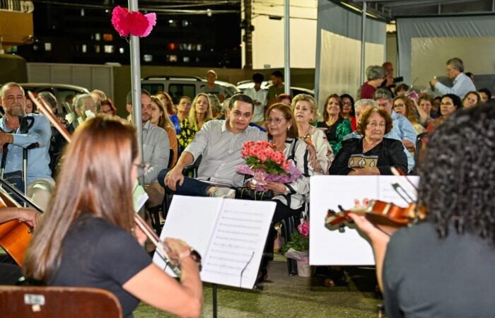 Mães são homenageadas na Biblioteca Municipal com Sarau Poético