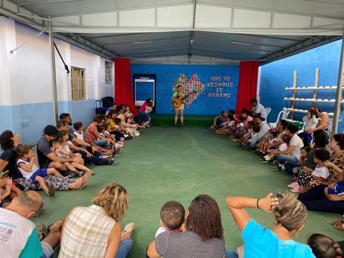 Música e atividades coletivas para celebrar o Dia da Família no Cmei Menino Jesus no Centro de Vitória