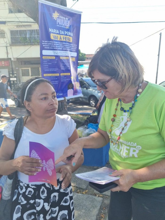 Campanha do Maio Laranja alcança mais de 400 pessoas na feira de Itararé