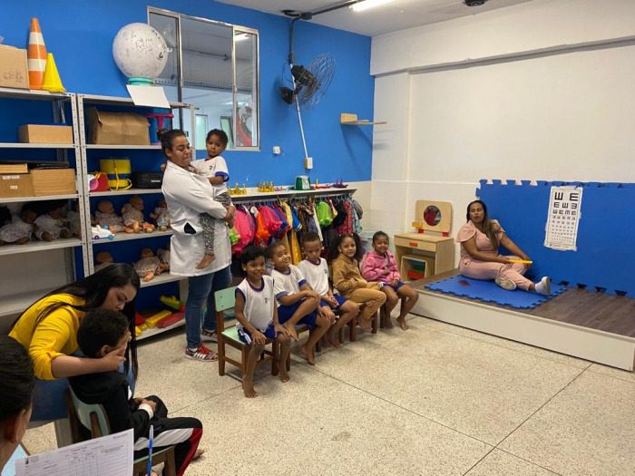 Cmei no Forte São João promove aula de primeiros socorros e testes visuais como parte do programa educacional
