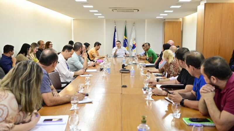Gestão da capital recebe lideranças comunitárias do Centro de Vitória em reunião