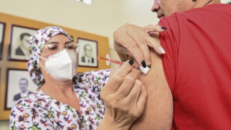 Vitória disponibiliza mais 3.900 vagas para vacinação contra a Covid e Gripe