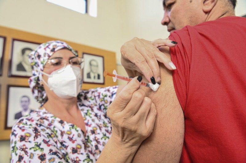 Vitória realiza campanha de vacinação em universidades e centros de convivência