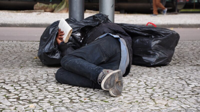 Iniciativa comove e oferece assistência a pessoas em situação de rua