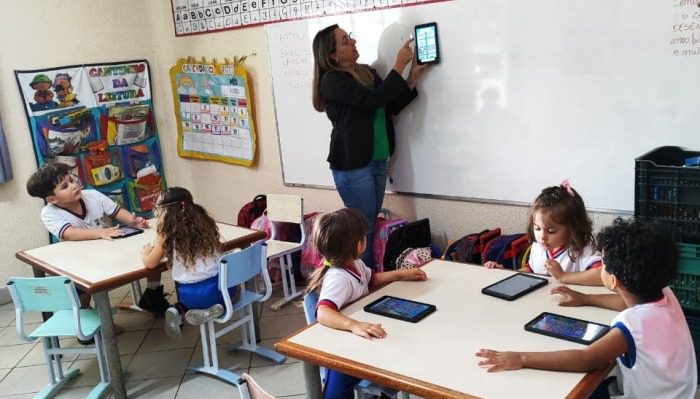 Tablets impulsionam o projeto de aprendizado com crianças