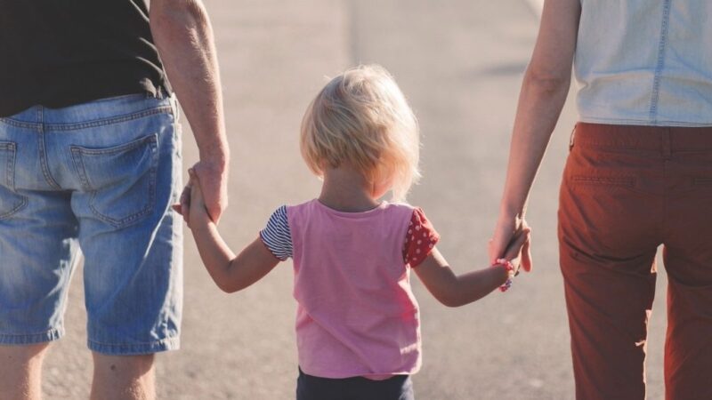 Descubra como fazer parte do programa de apadrinhamento de crianças e adolescentes